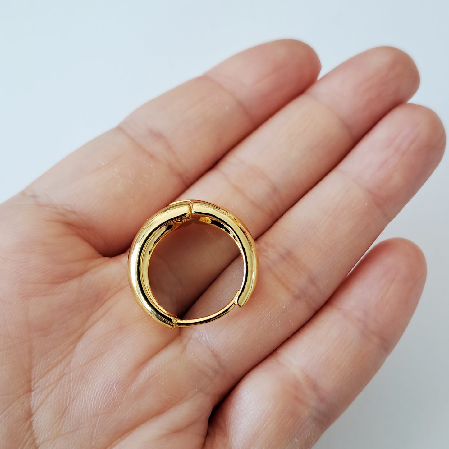 Chic Gold Hoop Earrings – Simple, Stylish & Cool for Women, diameter 20mm