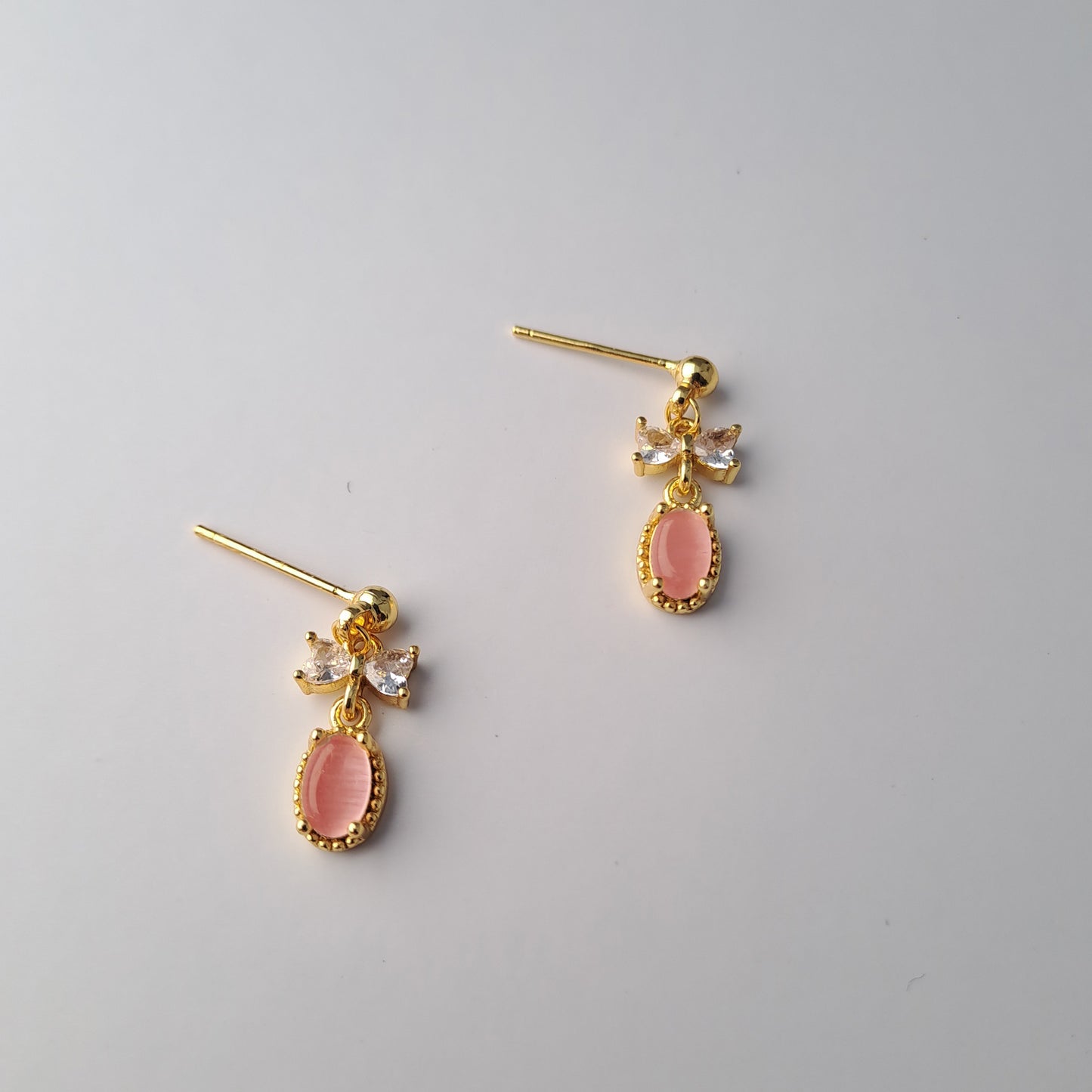 Gold-Plated earring mit pink cat eye stone