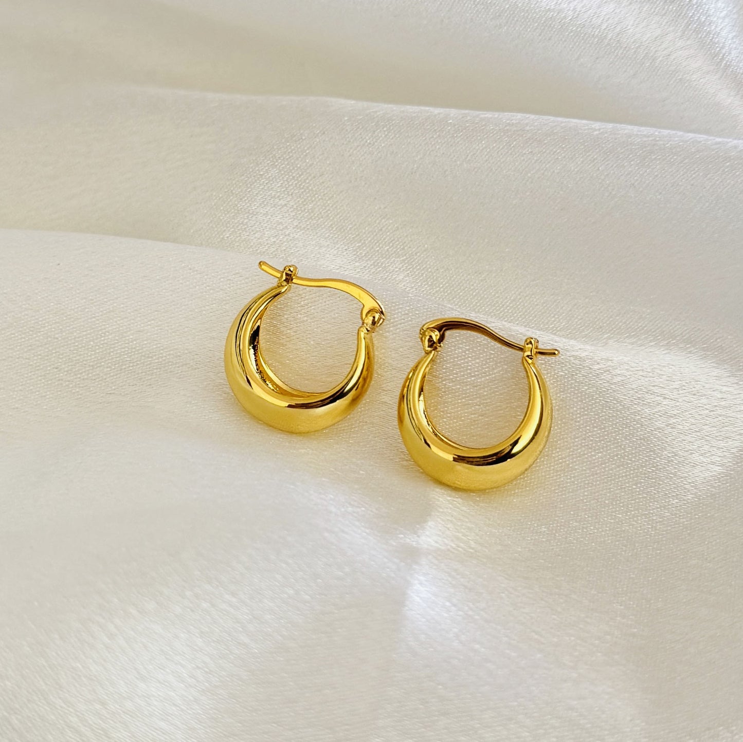 Bold Geometric Earrings – 18K Gold-Plated for a Statement in Simplicity