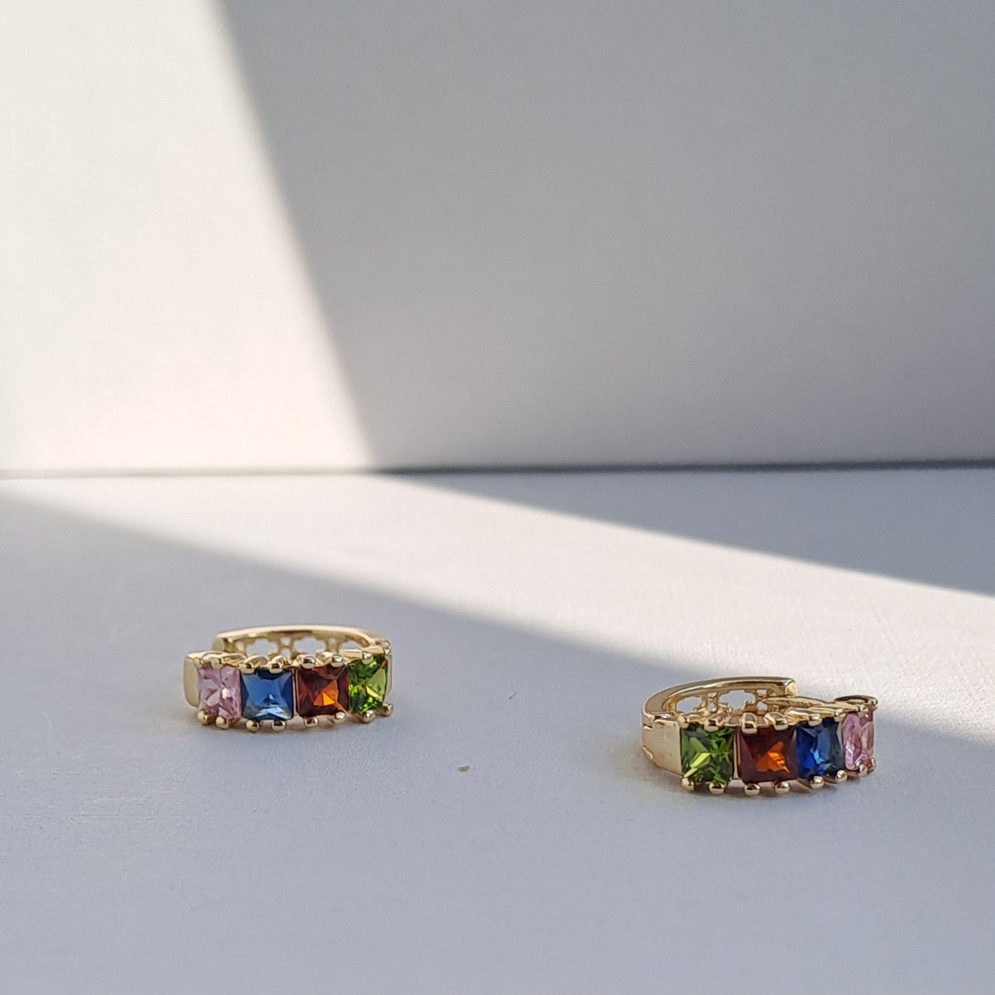 18K gold-plated copper earrings with colorful zircon stones, diameter: 16 mm