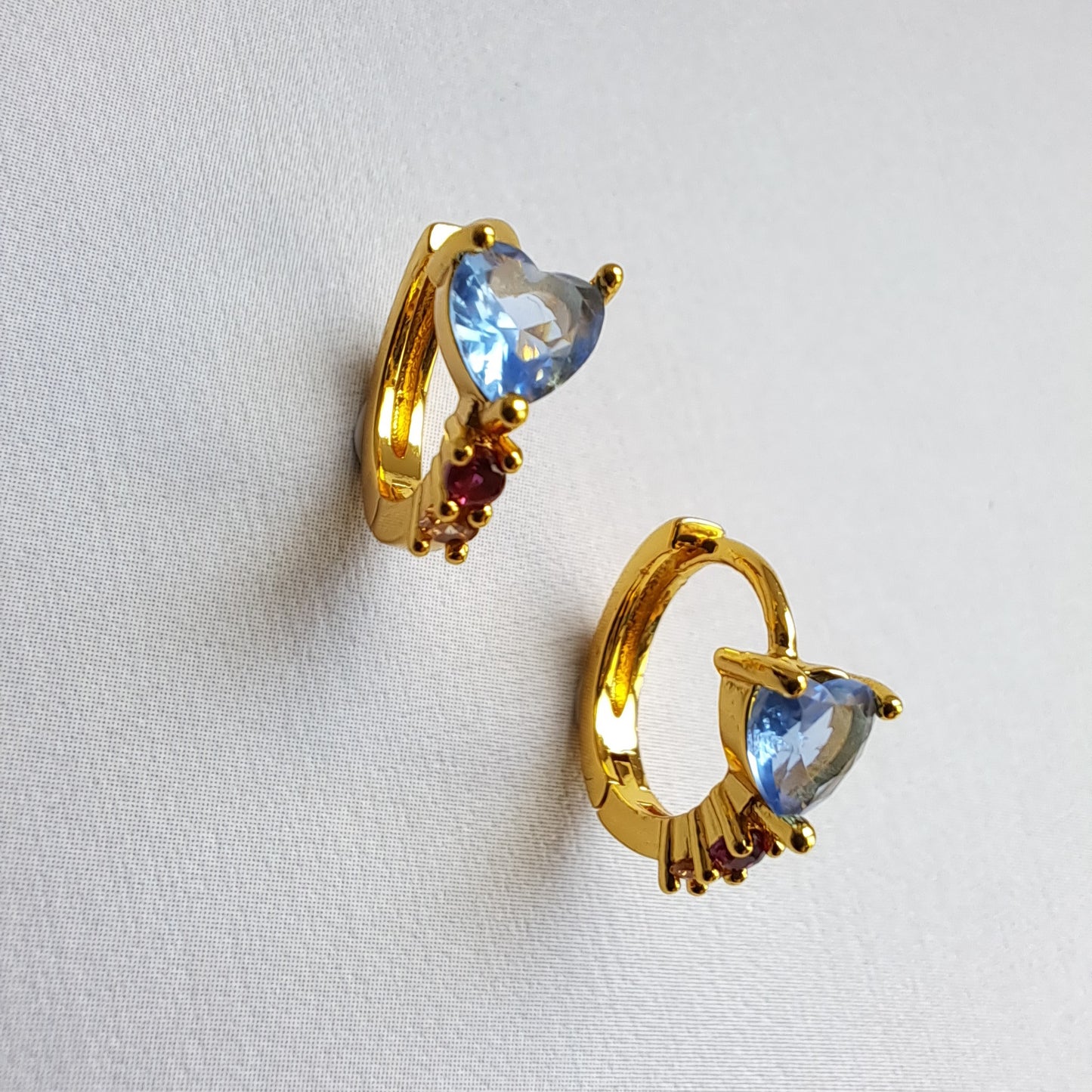 18K gold-plated copper earrings set with blue tanzanite sapphires
