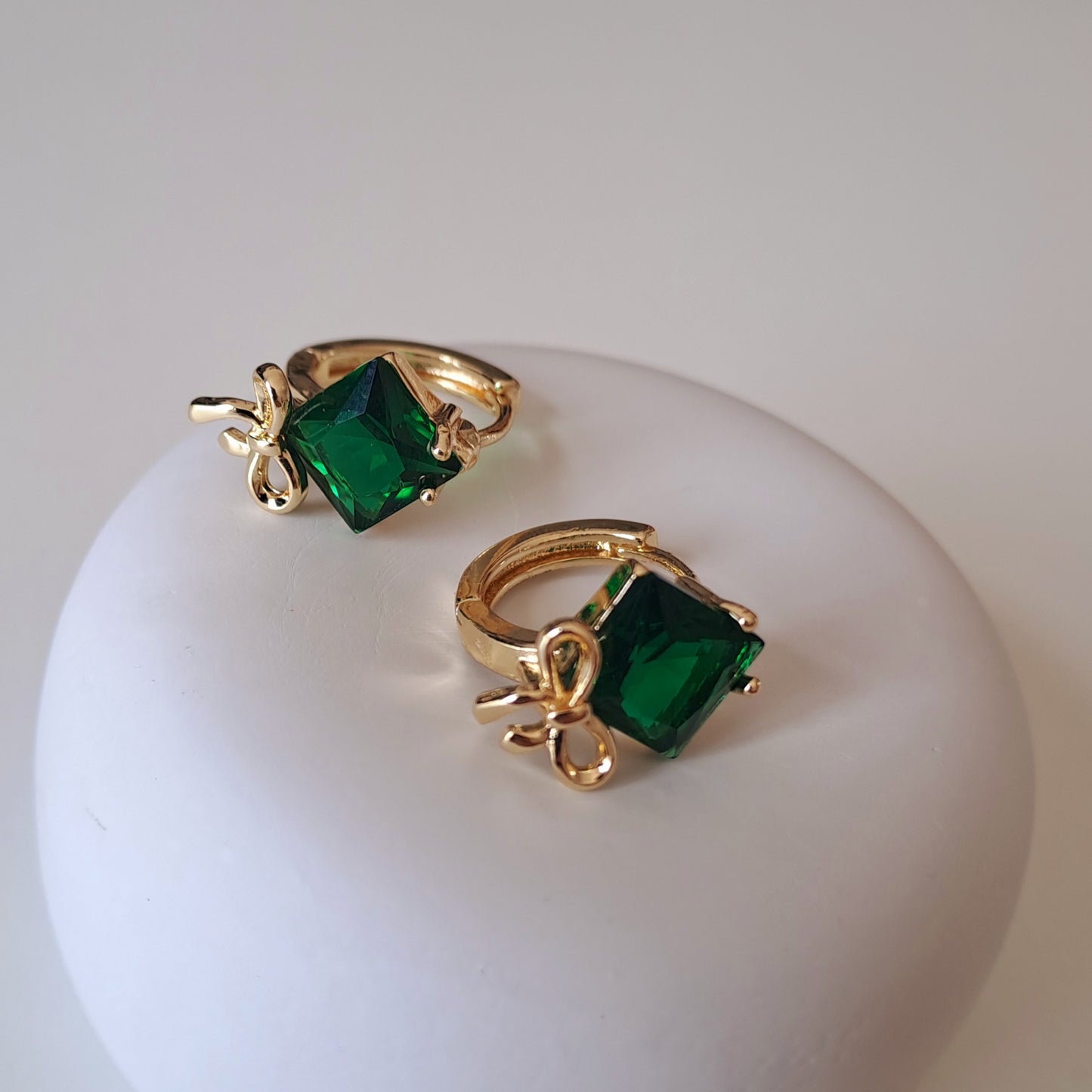 18K gold-plated copper earrings with green zircon stones