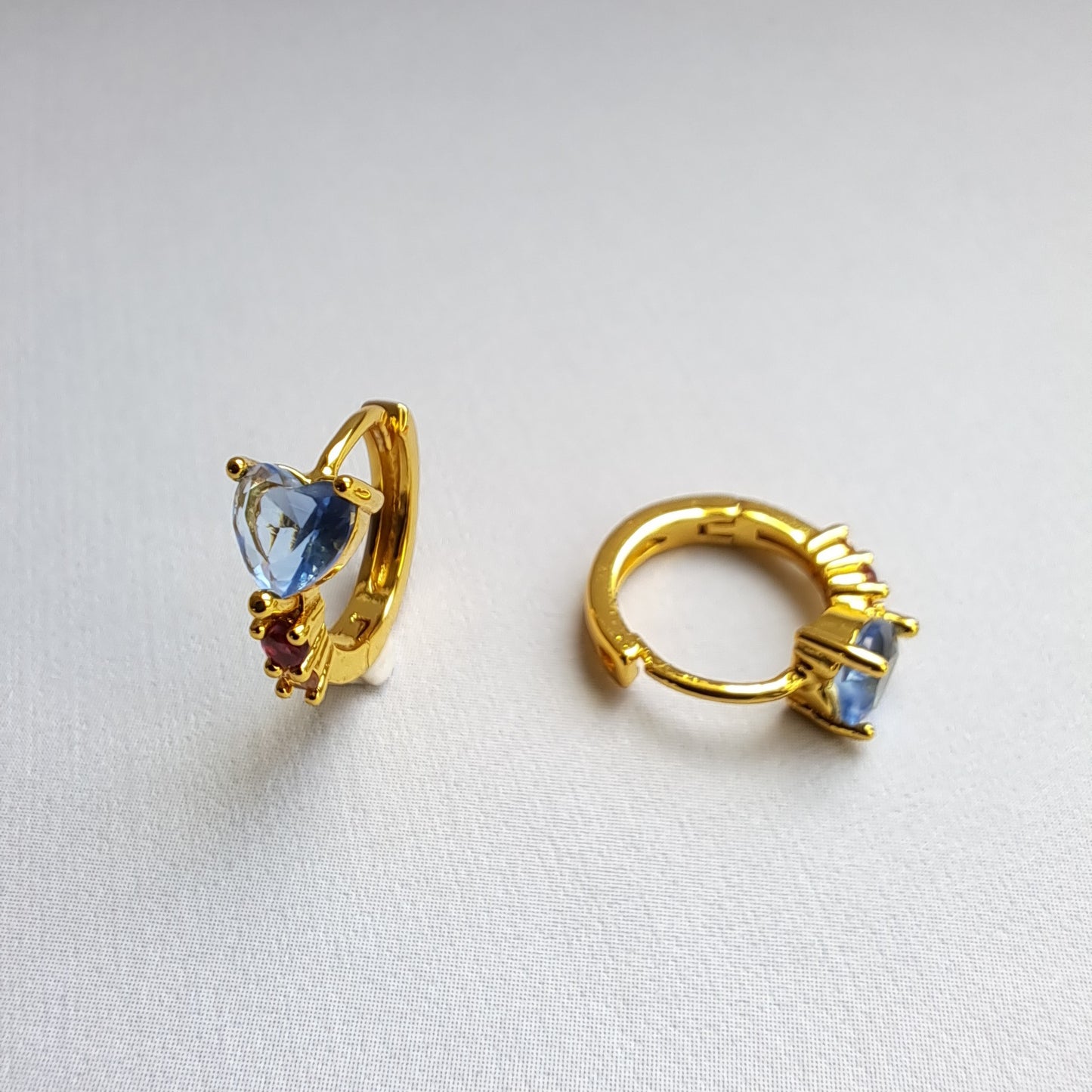 18K gold-plated copper earrings set with blue tanzanite sapphires
