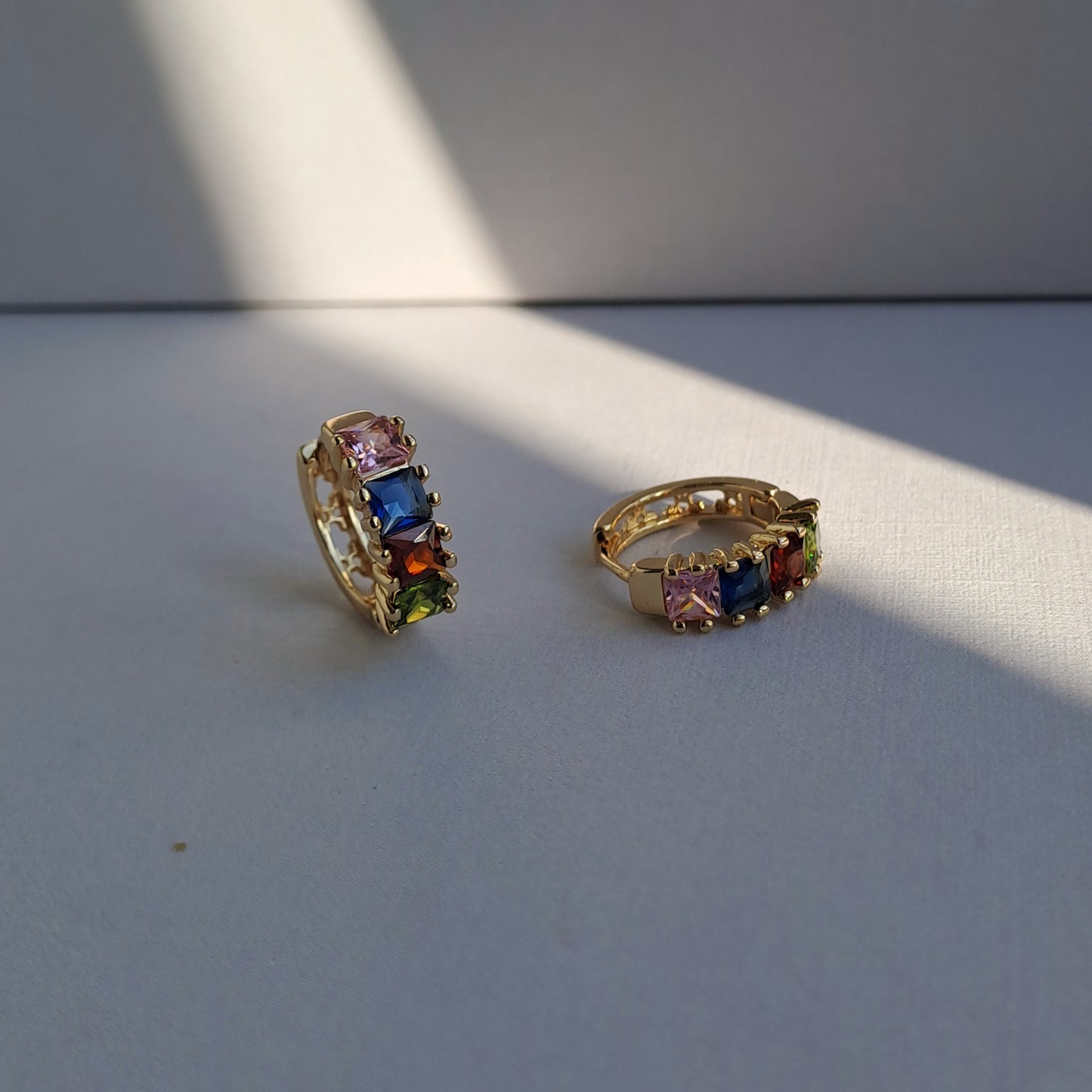 18K gold-plated copper earrings with colorful zircon stones, diameter: 16 mm