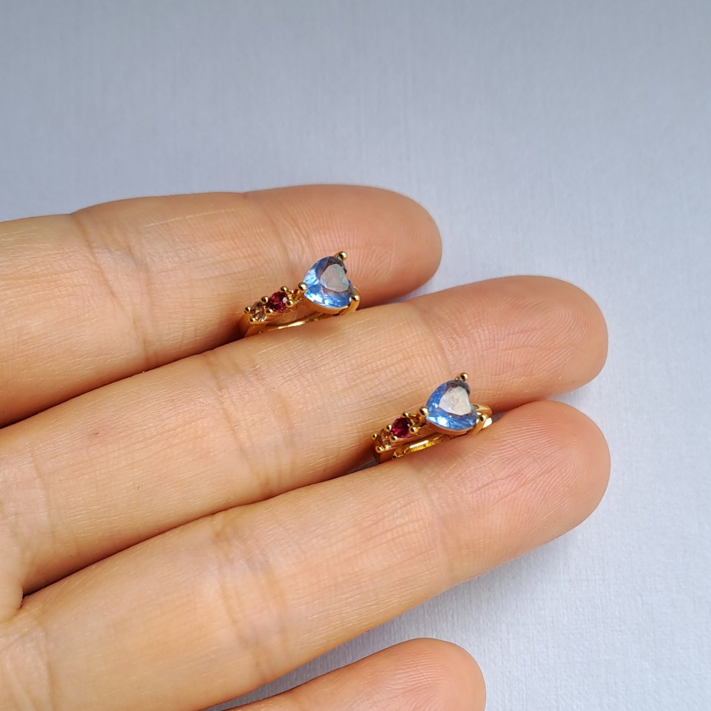 18K gold-plated copper earrings set with blue tanzanite sapphires