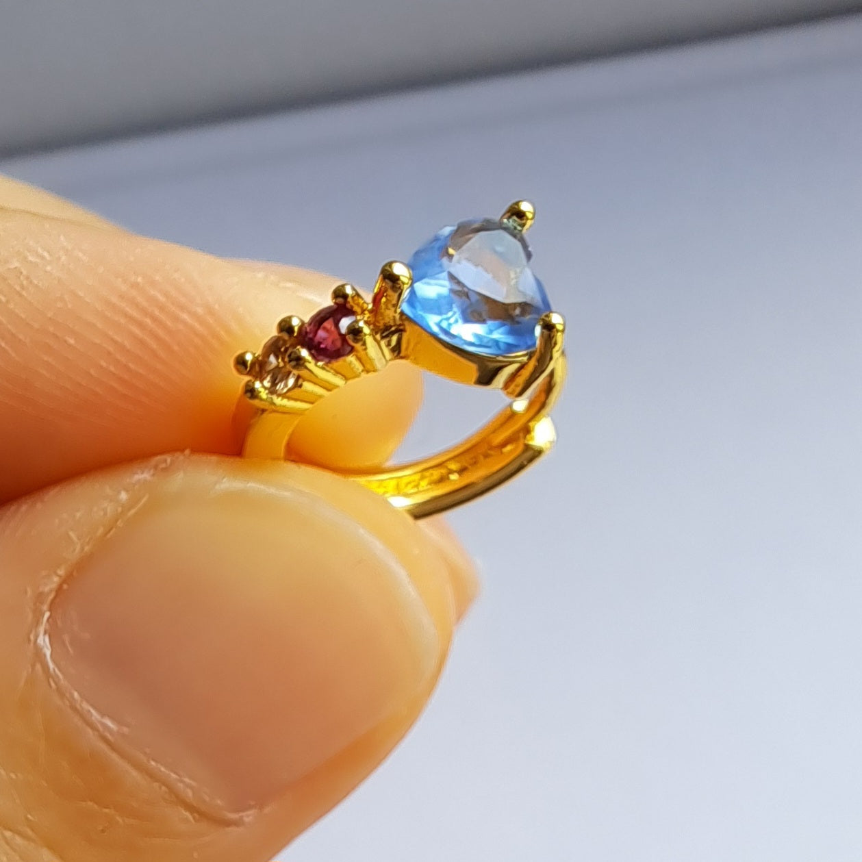 18K gold-plated copper earrings set with blue tanzanite sapphires