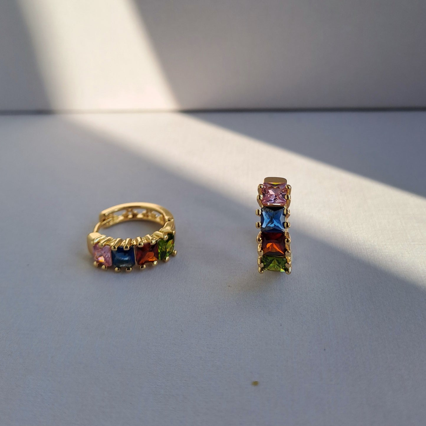 18K gold-plated copper earrings with colorful zircon stones, diameter: 16 mm