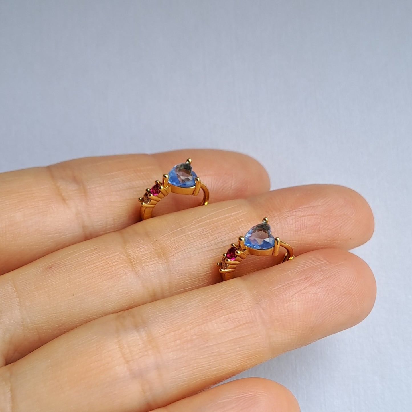 18K gold-plated copper earrings set with blue tanzanite sapphires