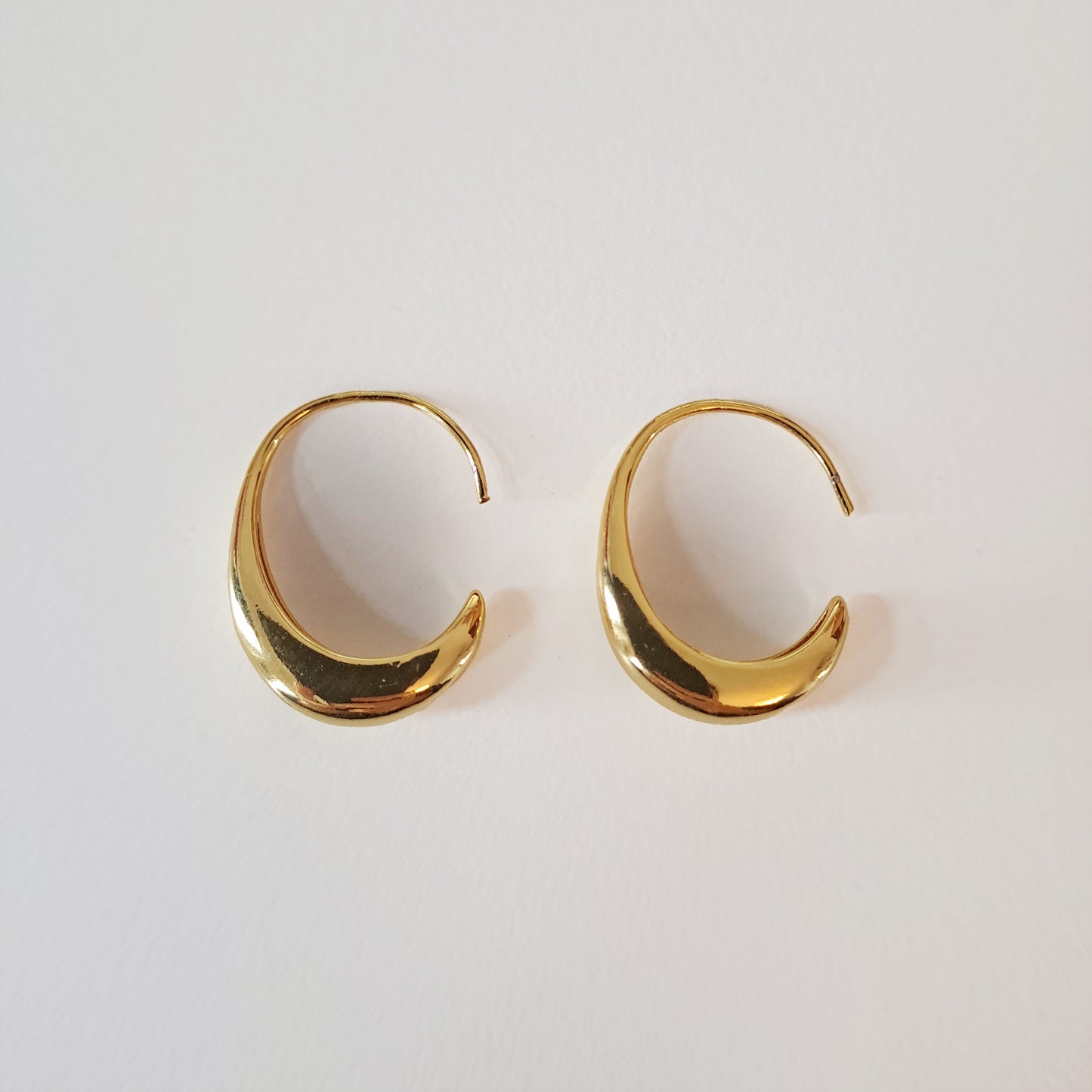 18K Gold-Plated Copper Geometric Teardrop ear hooks · Minimalist & Niche Style