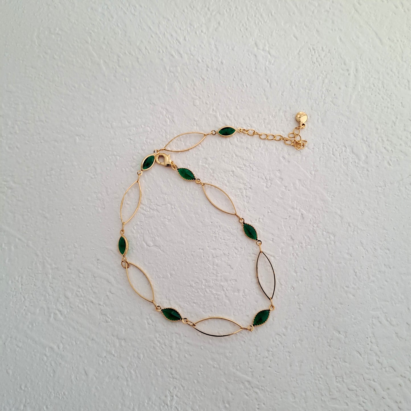 Vintage gold-plated copper anklet with green glass stones