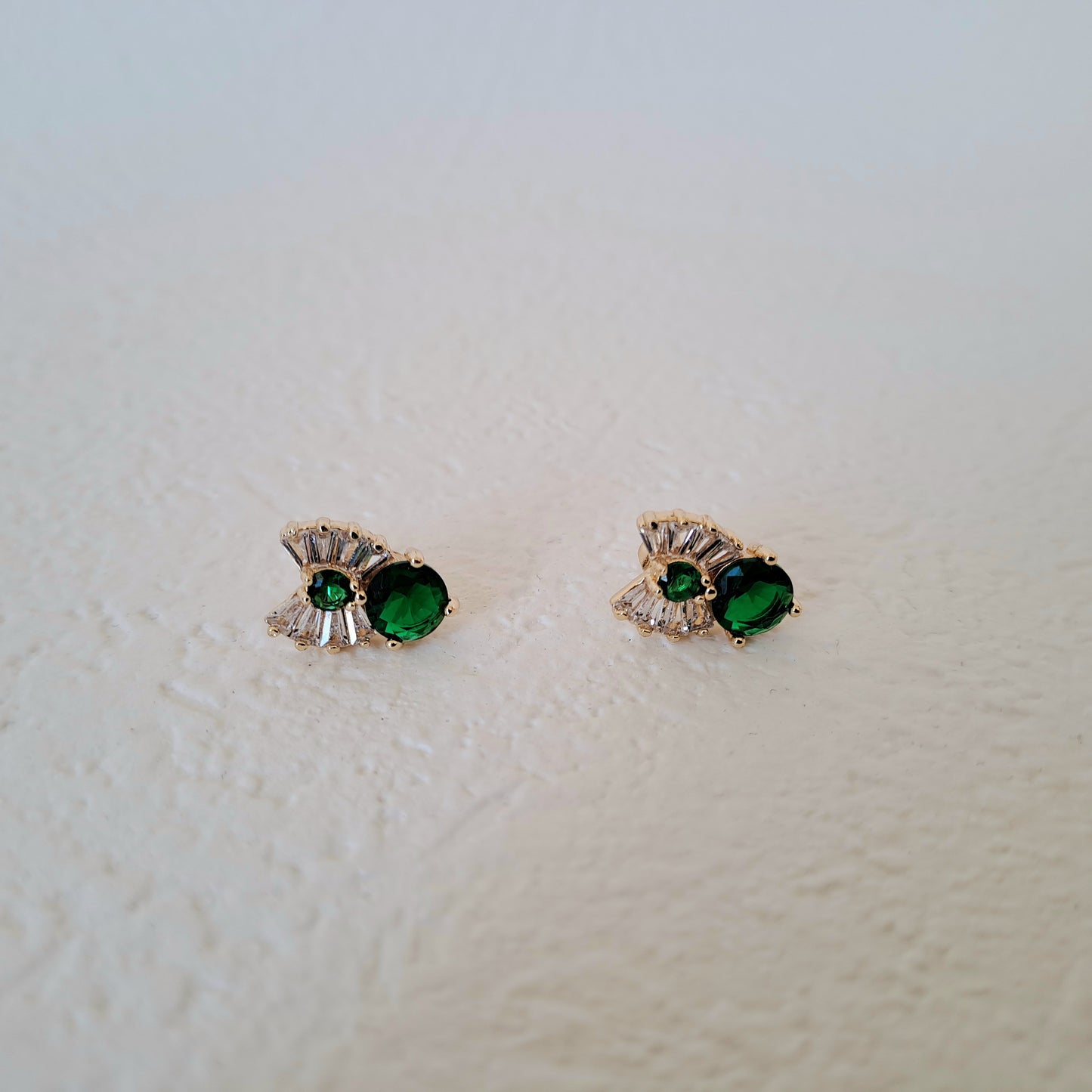 Gold-Plated mini Earring, bow design with green zircons