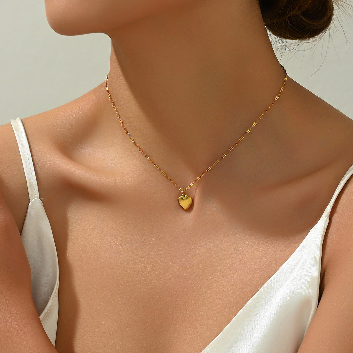 Elegant gold-plated plated stainless steel necklace , heart shape design, waterproof