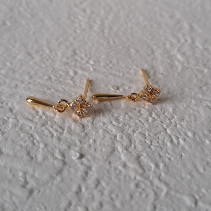 Gold-plated mini stud, water drop