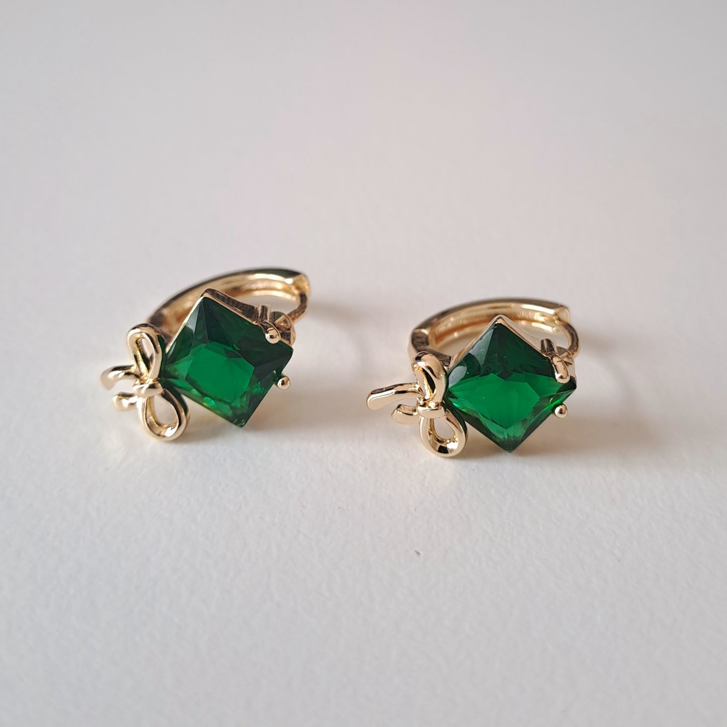 18K gold-plated copper earrings with green zircon stones