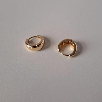 Elegantní zlaté kruhové náušnice – jednoduché, stylové a moderní pro ženy, průměr 16 mm