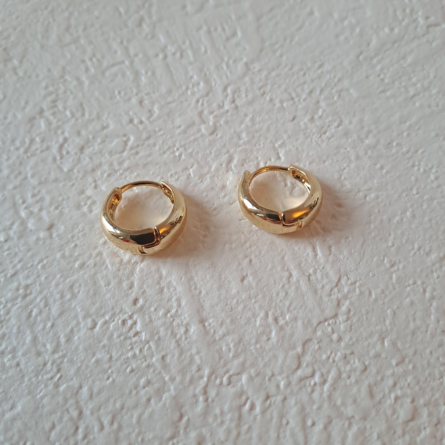 Chic Gold Hoop Earrings – Simple, Stylish & Cool for Women, diameter 16mm