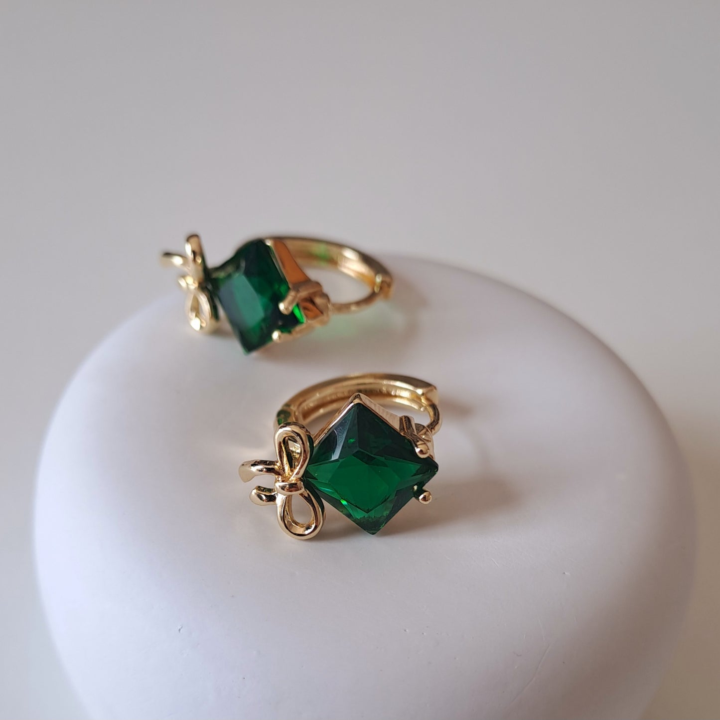 18K gold-plated copper earrings with green zircon stones