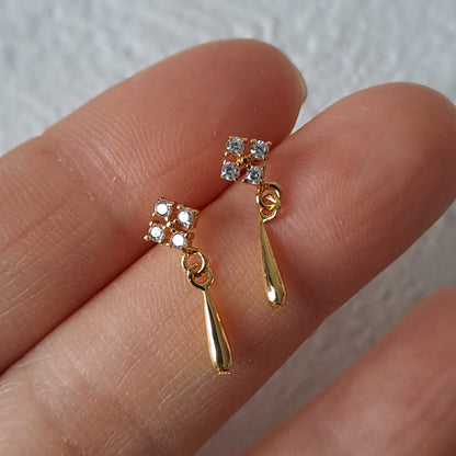 Gold-plated mini stud, water drop