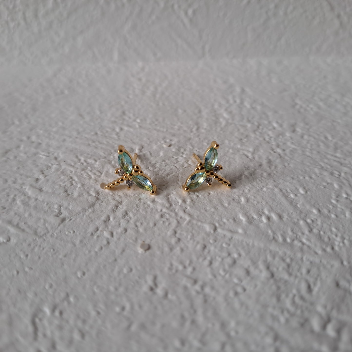 Gold-plated dragonfly mini stud